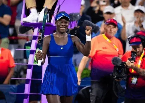 单打决赛对, 姆博科在二, AA 单打决赛对, 姆博科在二, AA