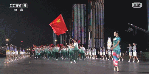 运动无限, 起舞, 邹敬园